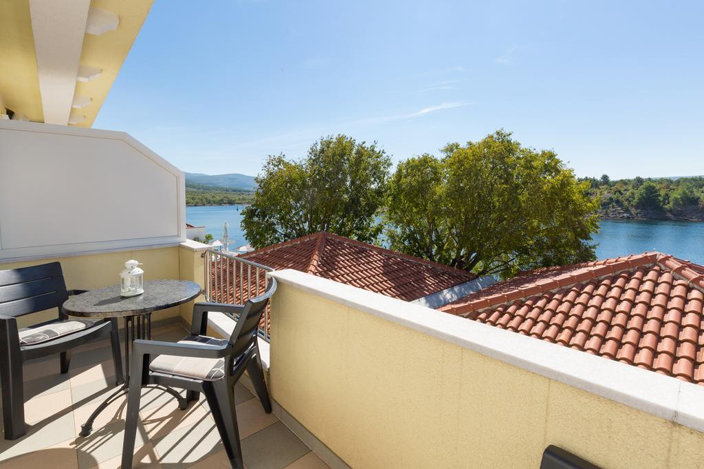 Apartments Duje Ribnica Обровац Экстерьер фото