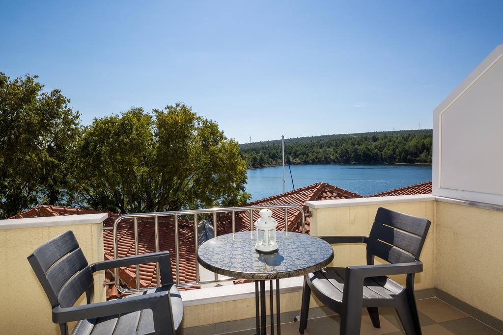 Apartments Duje Ribnica Обровац Экстерьер фото