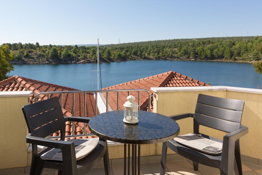 Apartments Duje Ribnica Обровац Экстерьер фото