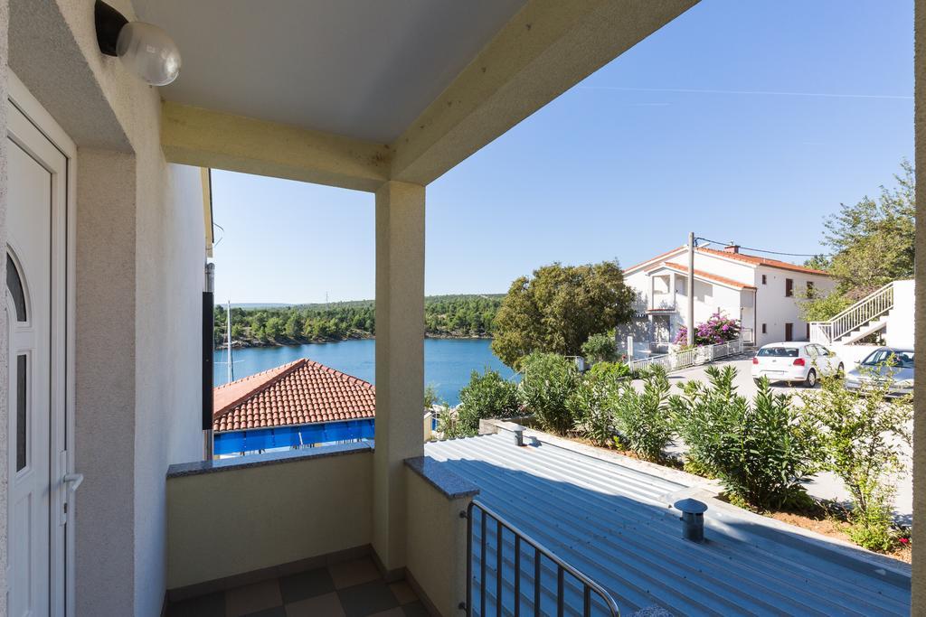 Apartments Duje Ribnica Обровац Экстерьер фото