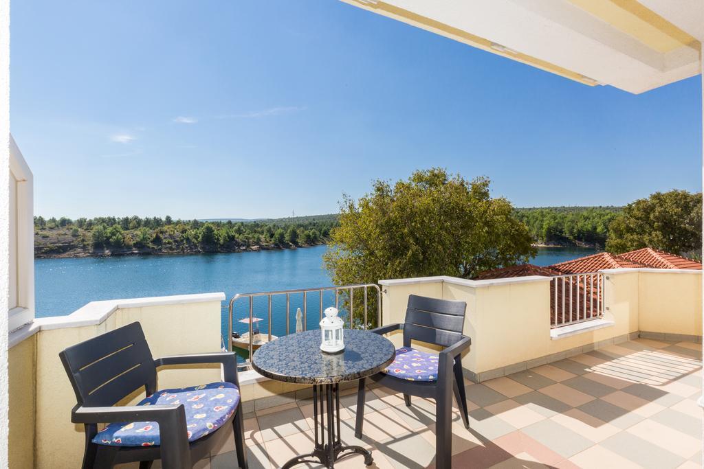 Apartments Duje Ribnica Обровац Экстерьер фото