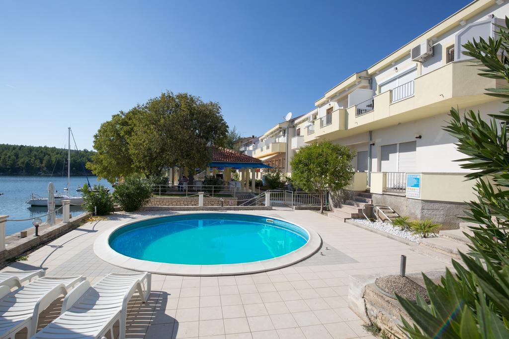 Apartments Duje Ribnica Обровац Экстерьер фото